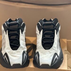 adidas 700 MNVN Sneakers